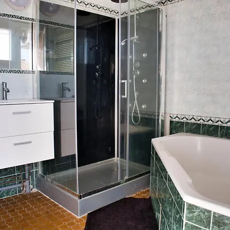 Charming And Spacious House In Hotel 3*